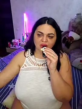 littleRikka online show from 04/18/26, 06:23