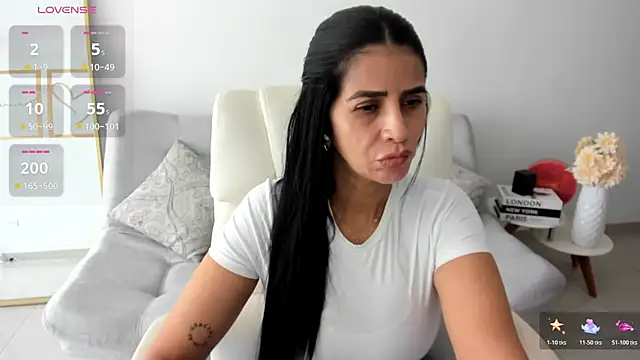 Snapshot of renata_t_ chatting on 07/02/26, 05:08 renata t online show from 07/02/26, 05:08