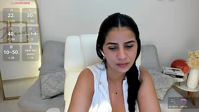 Snapshot of renata_t_ chatting on 07/25/26, 10:35 renata t online show from 07/25/26, 10:35