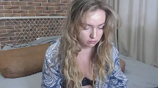 Snapshot of xxkristinaxx chatting on 03/13/25, 06:05 xxkristinaxx online show from 03/13/25, 06:05