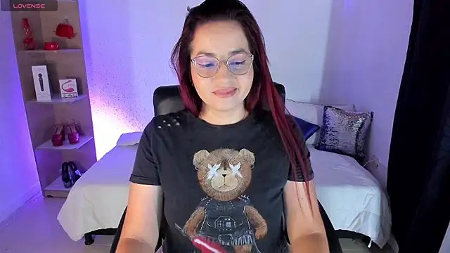 Snapshot of anastasia_bee chatting on 12/10/24, 11:11 anastasia bee online show from 12/10/24, 11:11