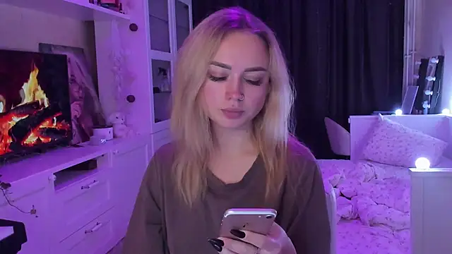 MaryDreaminess online show from 10/13/25, 08:42