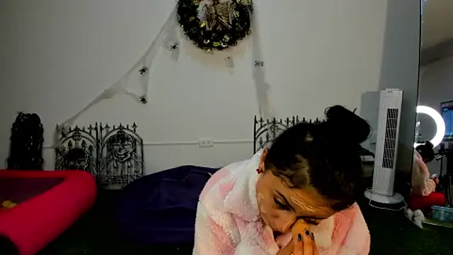 Snapshot of AbbyTaylorr chatting on 10/01/25, 03:45 AbbyTaylorr online show from 10/01/25, 03:45