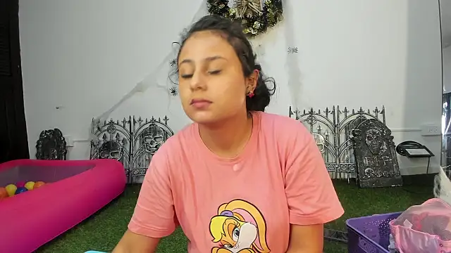 Snapshot of AbbyTaylorr chatting on 10/02/25, 03:02 AbbyTaylorr online show from 10/02/25, 03:02