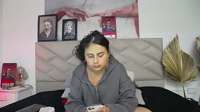 Snapshot of AbbyTaylorr chatting on 10/18/25, 03:02 AbbyTaylorr online show from 10/18/25, 03:02