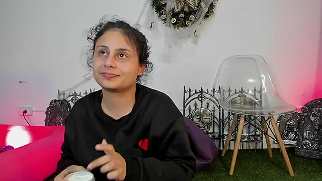 Snapshot of AbbyTaylorr chatting on 10/25/25, 02:19 AbbyTaylorr online show from 10/25/25, 02:19