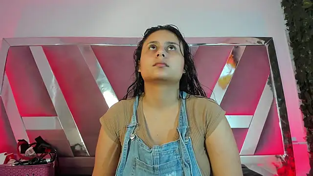 Snapshot of AbbyTaylorr chatting on 11/12/25, 09:14 AbbyTaylorr online show from 11/12/25, 09:14