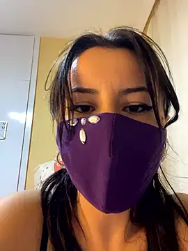 White-Petite online show from 01/12/26, 04:45