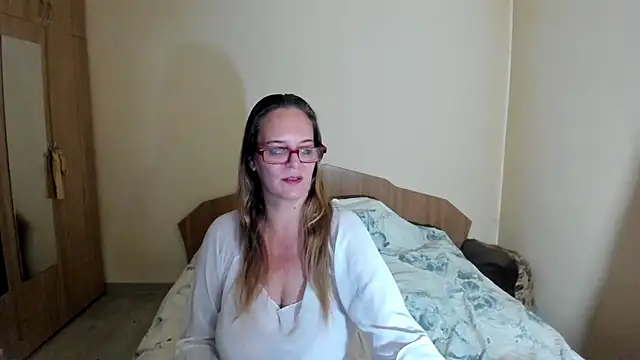 Snapshot of HardWildNipples chatting on 10/12/25, 04:17 HardWildNipples online show from 10/12/25, 04:17