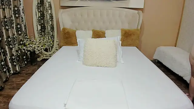 Snapshot of AnneRainn chatting on 10/19/25, 07:14 AnneRainn online show from 10/19/25, 07:14