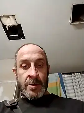 Snapshot of ThickDMatty@xh chatting on 12/24/24, 04:00 ThickDMattyxh online show from 12/24/24, 04:00