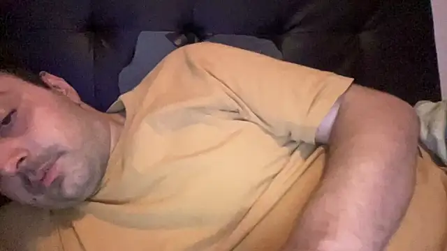 Snapshot of Thom422 chatting on 02/07/26, 08:23 Thom422 online show from 02/07/26, 08:23