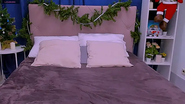 Janie JJ Curvie online show from 12/22/25, 02:41