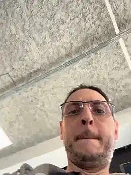 Snapshot of cplcokins34 chatting on 12/15/24, 01:00 cplcokins34 online show from 12/15/24, 01:00