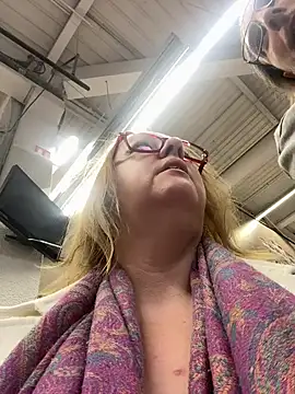 Snapshot of cplcokins34 chatting on 12/30/24, 06:27 cplcokins34 online show from 12/30/24, 06:27