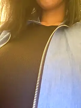 Snapshot of misscectito13 chatting on 10/24/25, 07:43 misscectito13 online show from 10/24/25, 07:43