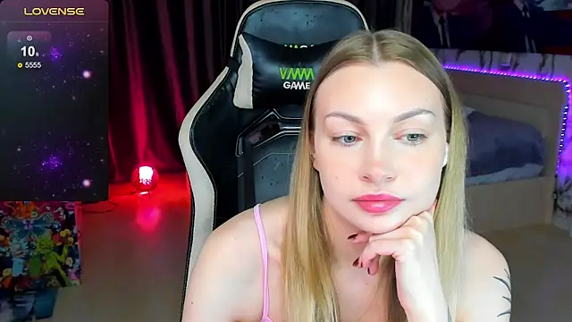 BiMolly online show from 10/25/25, 04:46