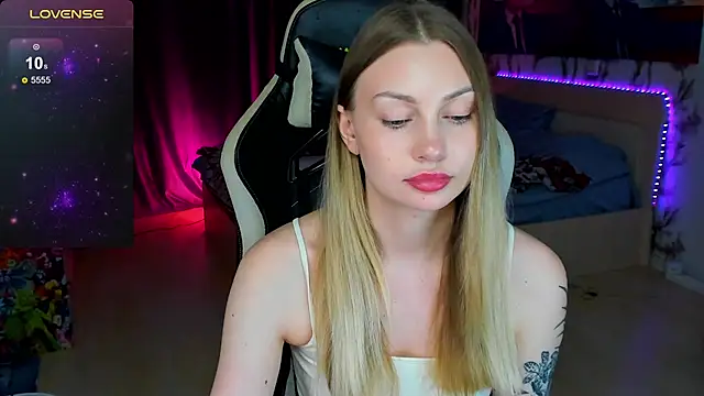 BiMolly online show from 12/05/25, 03:09