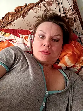  lady red  online show from 01/07/25, 08:42