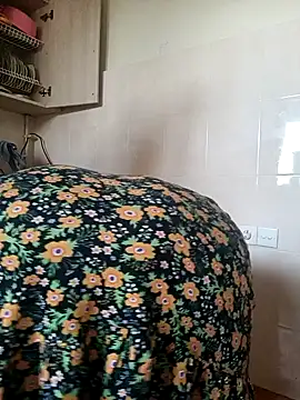  lady red  online show from 01/11/25, 06:45