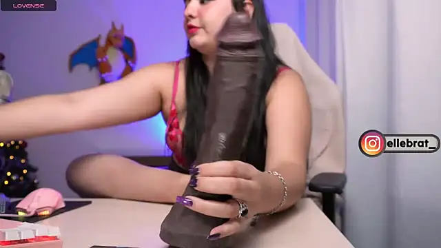 Elle online show from 04/28/26, 02:27