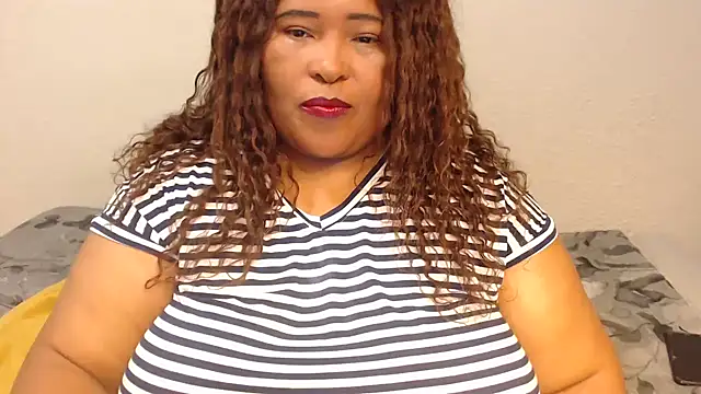 Snapshot of zandile chatting on 12/18/24, 08:36 zandile online show from 12/18/24, 08:36