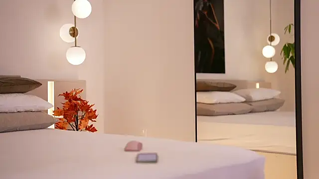 Snapshot of DoviaClaire chatting on 11/17/25, 07:47 DoviaClaire online show from 11/17/25, 07:47