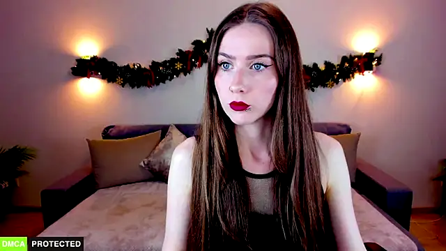 TheWoman   online show from 12/22/25, 07:00