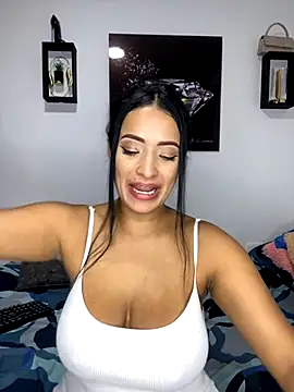 Snapshot of Shantal_Lovee chatting on 10/14/25, 02:01 Shantal Lovee online show from 10/14/25, 02:01