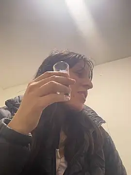 Snapshot of Chanelsexyy chatting on 10/05/25, 04:33 Chanelsexyy online show from 10/05/25, 04:33