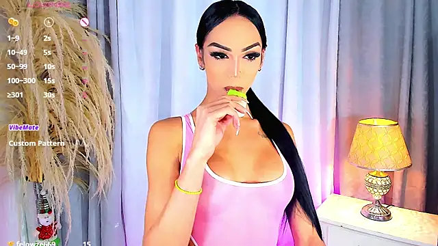 Snapshot of Michell_simons chatting on 12/10/24, 06:33 Michell simons online show from 12/10/24, 06:33