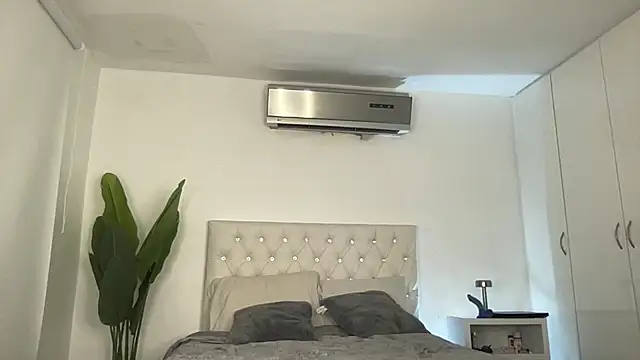 Snapshot of Michell_simons chatting on 03/21/25, 07:44 Michell simons online show from 03/21/25, 07:44