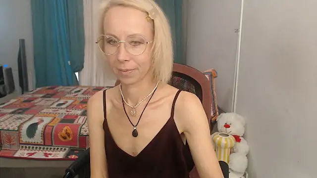 LuxuryNika online show from 09/16/25, 02:40