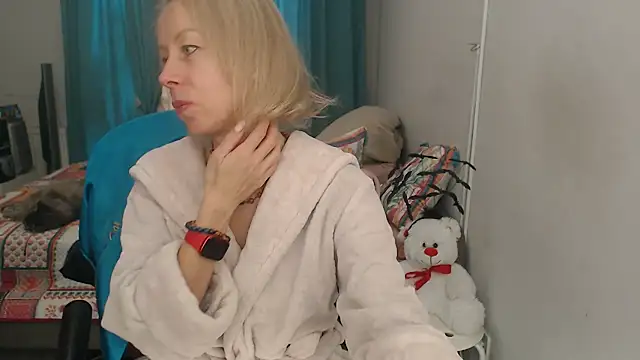 LuxuryNika online show from 10/23/25, 09:41