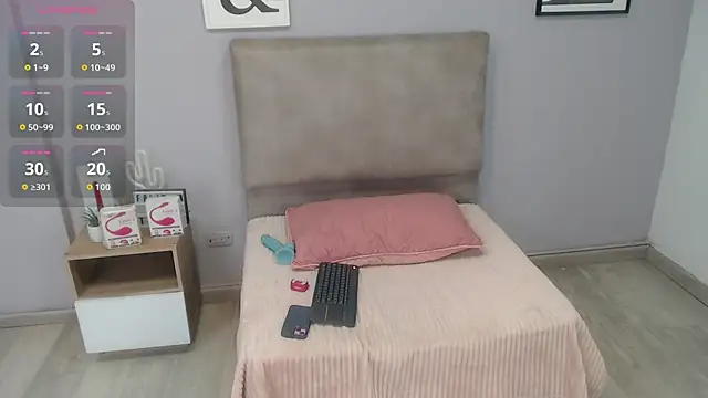 Snapshot of valevicious chatting on 11/15/25, 01:40 valevicious online show from 11/15/25, 01:40