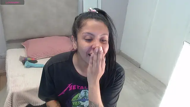 Snapshot of valevicious chatting on 11/18/25, 09:08 valevicious online show from 11/18/25, 09:08