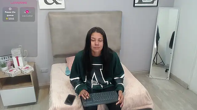 Snapshot of valevicious chatting on 11/21/25, 07:45 valevicious online show from 11/21/25, 07:45