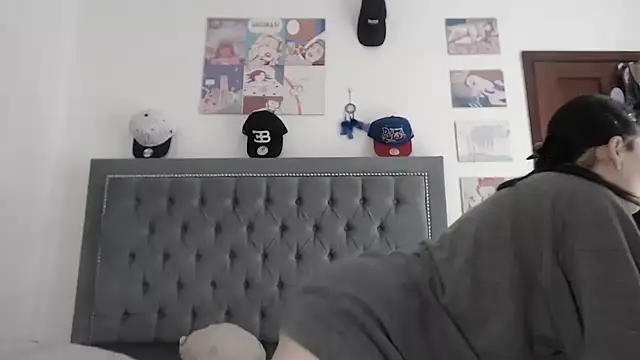 dulce maria x online show from 02/09/25, 07:52