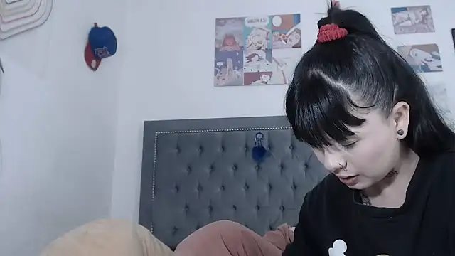 dulce maria x online show from 03/19/25, 09:37