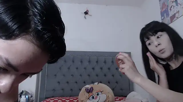 dulce maria x online show from 10/01/25, 12:22