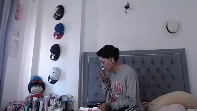 dulce maria x online show from 10/09/25, 12:36