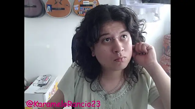 Snapshot of Smoke_trip_Alicia chatting on 02/03/25, 12:47 Smoke trip Alicia online show from 02/03/25, 12:47