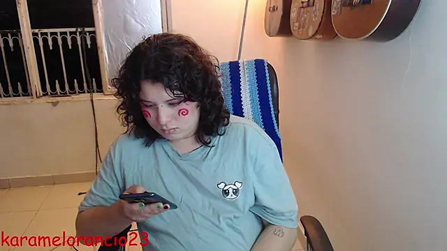 Snapshot of Smoke_trip_Alicia chatting on 09/23/25, 04:37 Smoke trip Alicia online show from 09/23/25, 04:37