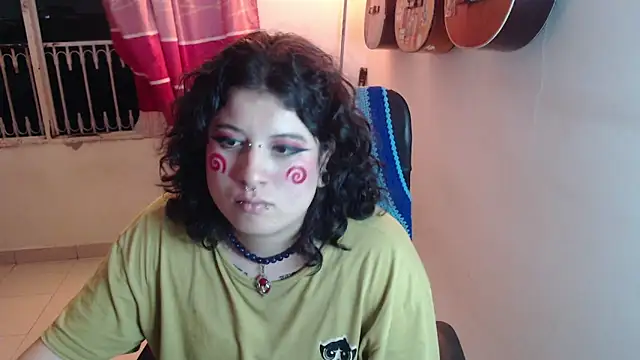 Snapshot of Smoke_trip_Alicia chatting on 10/10/25, 05:06 Smoke trip Alicia online show from 10/10/25, 05:06
