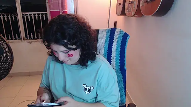 Snapshot of Smoke_trip_Alicia chatting on 10/11/25, 04:12 Smoke trip Alicia online show from 10/11/25, 04:12