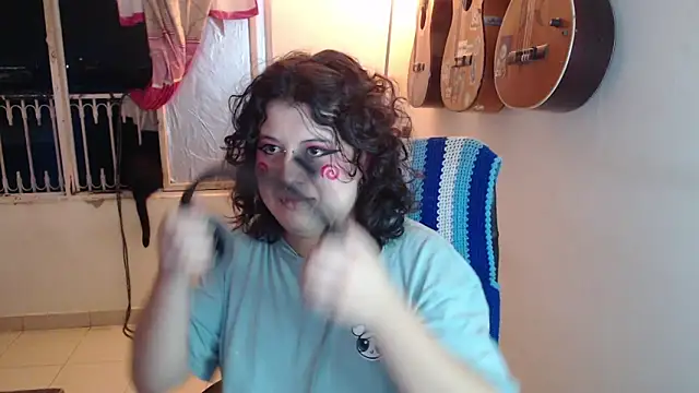 Snapshot of Smoke_trip_Alicia chatting on 10/16/25, 03:40 Smoke trip Alicia online show from 10/16/25, 03:40