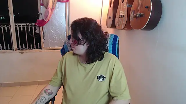 Snapshot of Smoke_trip_Alicia chatting on 10/19/25, 03:40 Smoke trip Alicia online show from 10/19/25, 03:40