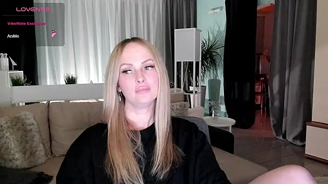 Snapshot of Libby_Nora chatting on 12/12/24, 02:33 Libby Nora online show from 12/12/24, 02:33