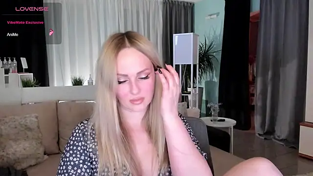 Snapshot of Libby_Nora chatting on 12/15/24, 02:05 Libby Nora online show from 12/15/24, 02:05