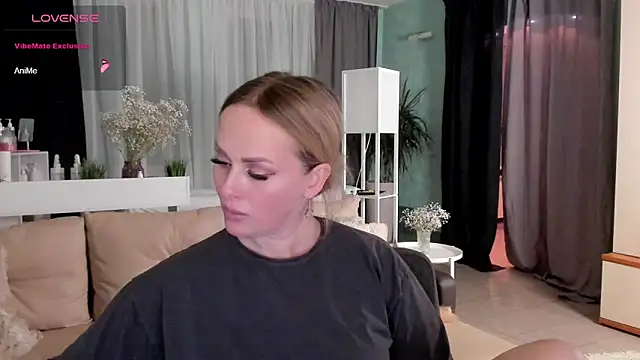Snapshot of Libby_Nora chatting on 01/11/25, 04:25 Libby Nora online show from 01/11/25, 04:25
